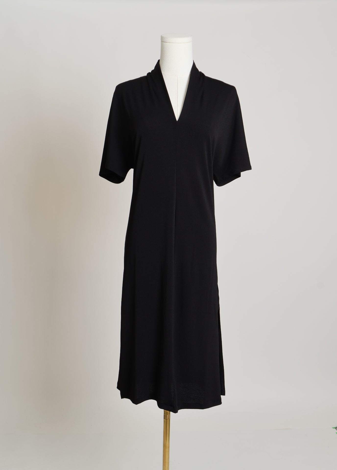 Robe à manches courtes et col en V