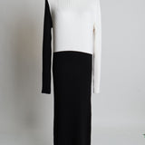 Robe en tricot côtelé bicolore avec col montant