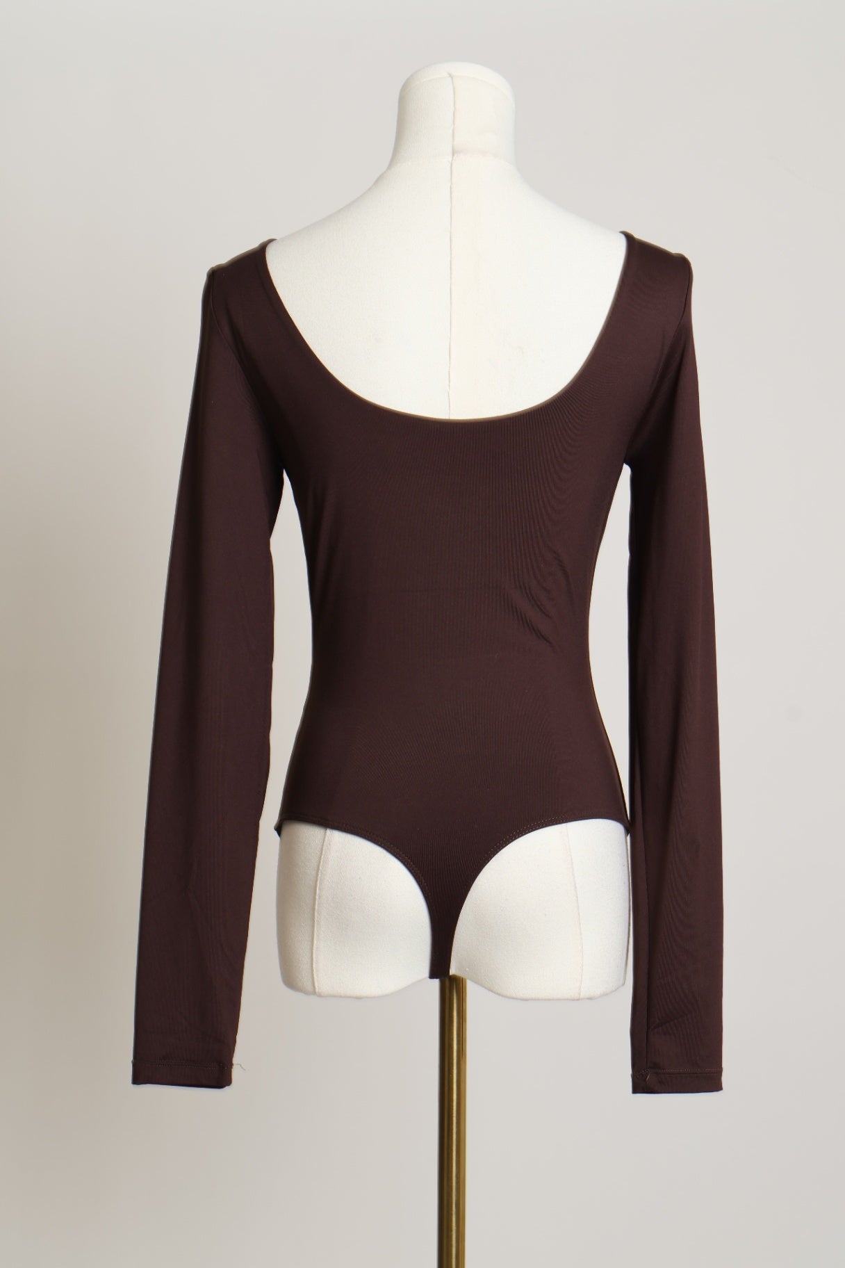 Justaucorps (Bodysuit) à encolure dégagée