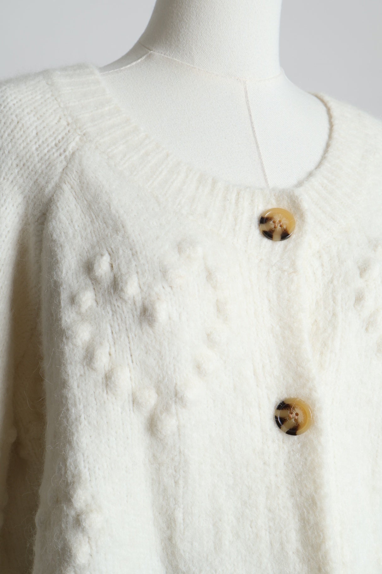 Cardigan en maille texturée avec un motif de coeurs