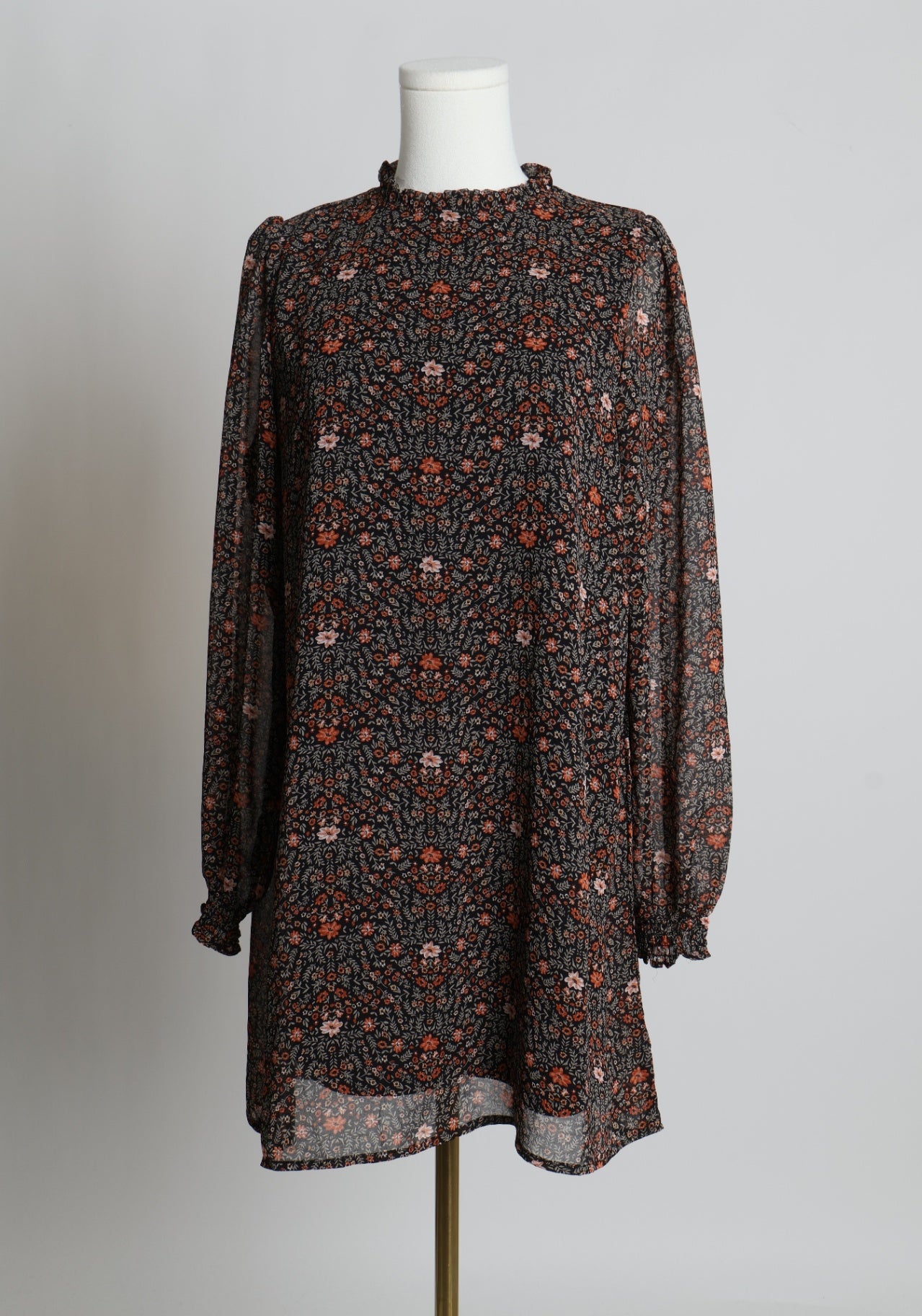 Robe à manches longues et à motif floral