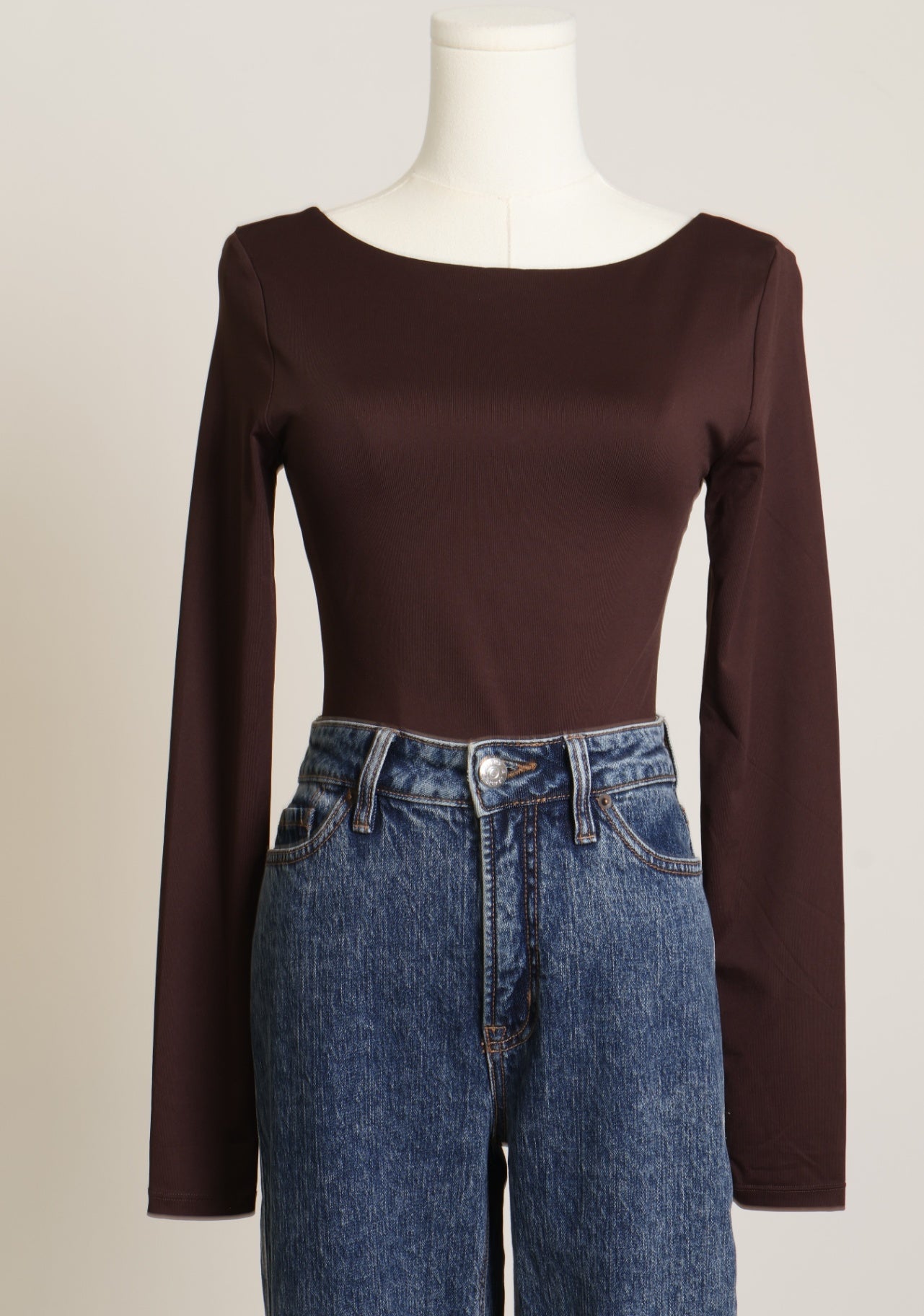 Justaucorps (Bodysuit) à encolure dégagée