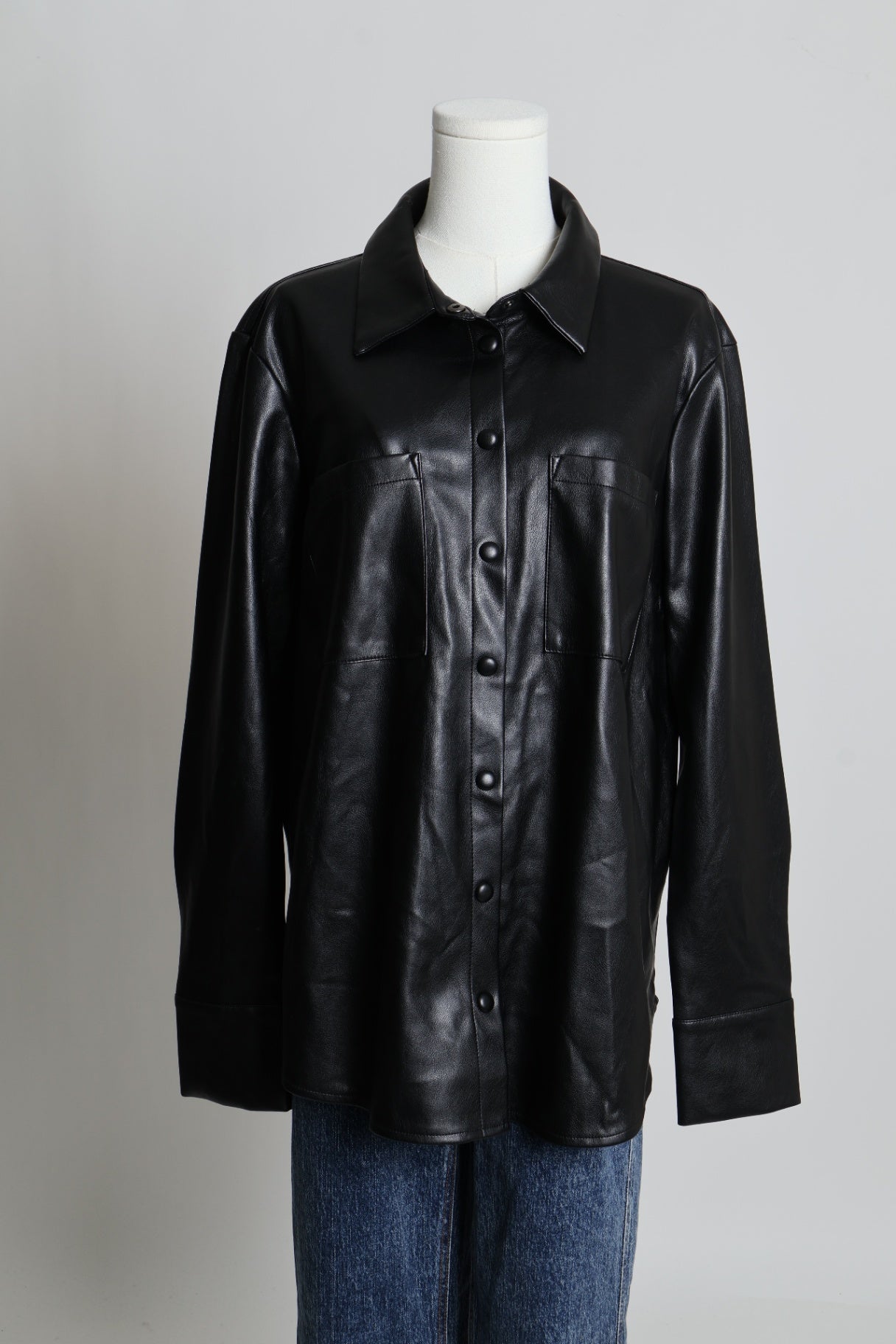 Surchemise ample en faux cuir