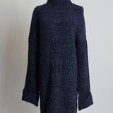 Robe en tricot à col montant avec motifs torsadés