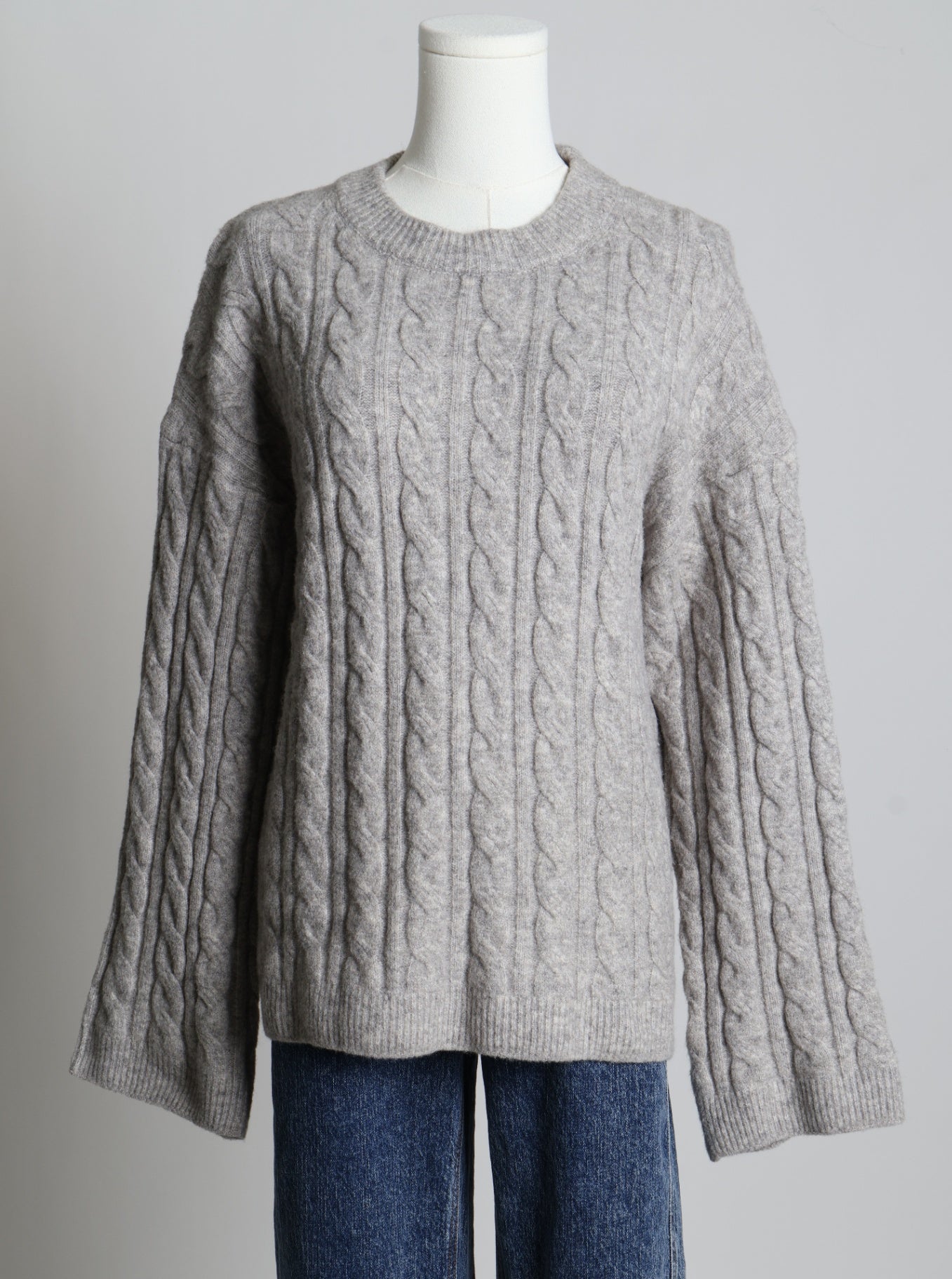 Pull à col rond et en maille torsadée classique