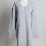 Robe en tricot avec un col V