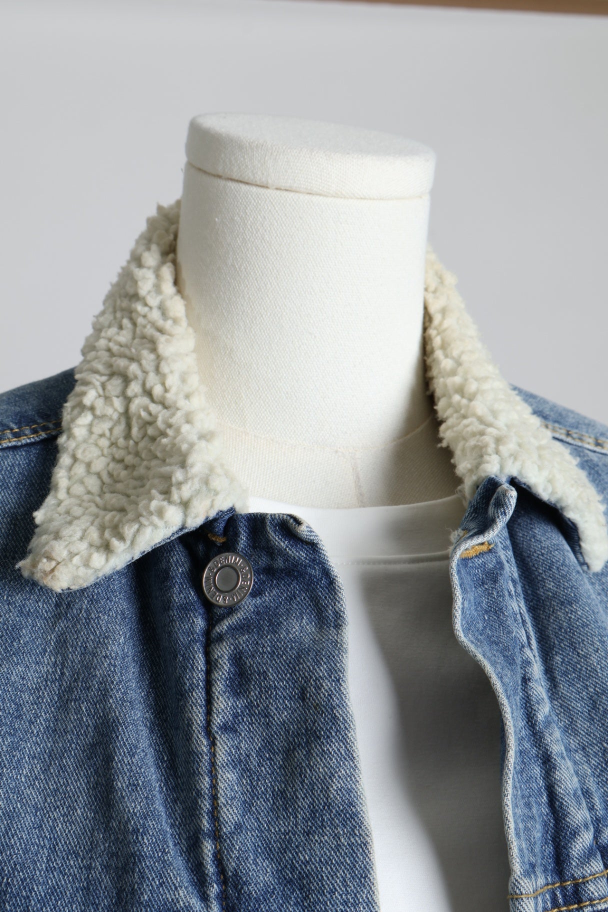 Manteau mi-long en jean doublé en sherpa