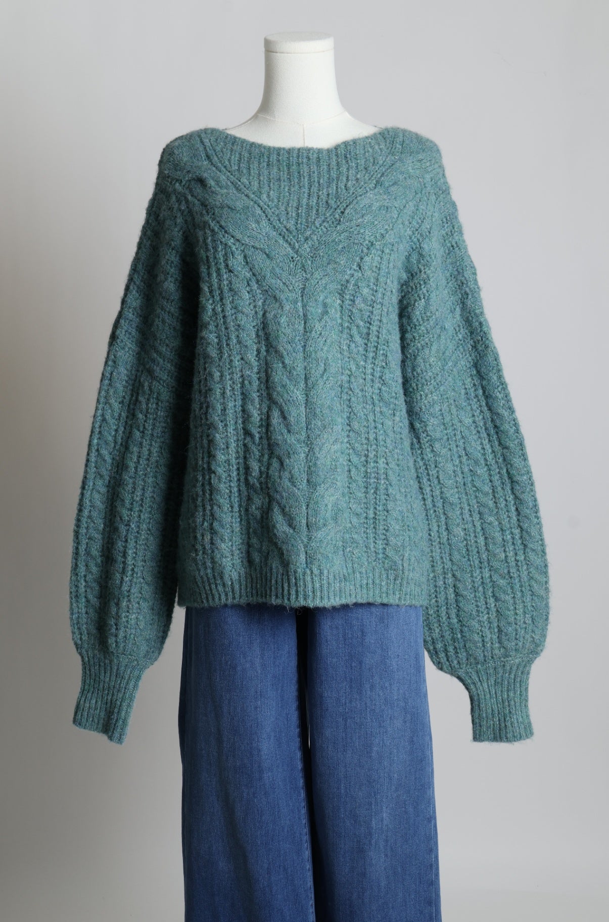 Pull en tricot à mailles torsadées