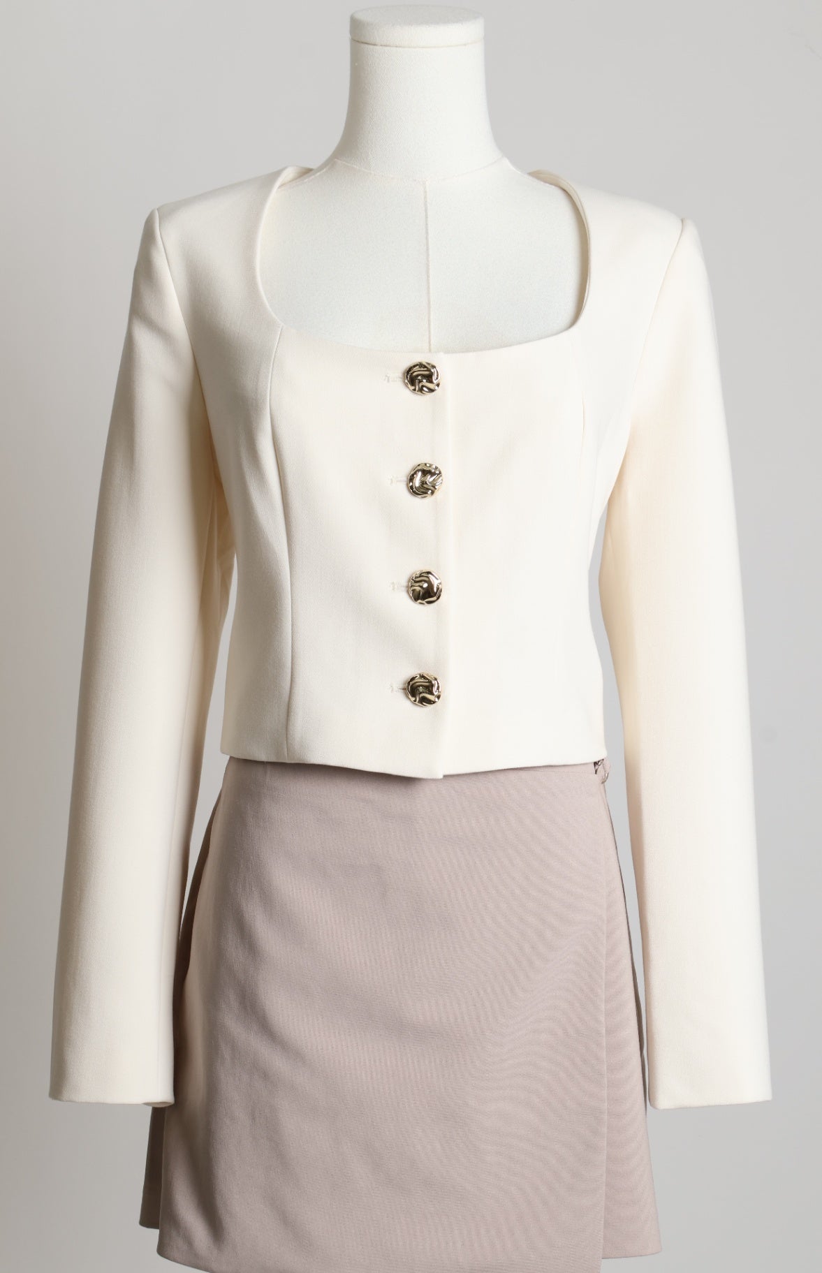 Veste à encolure carrée et boutons dorés