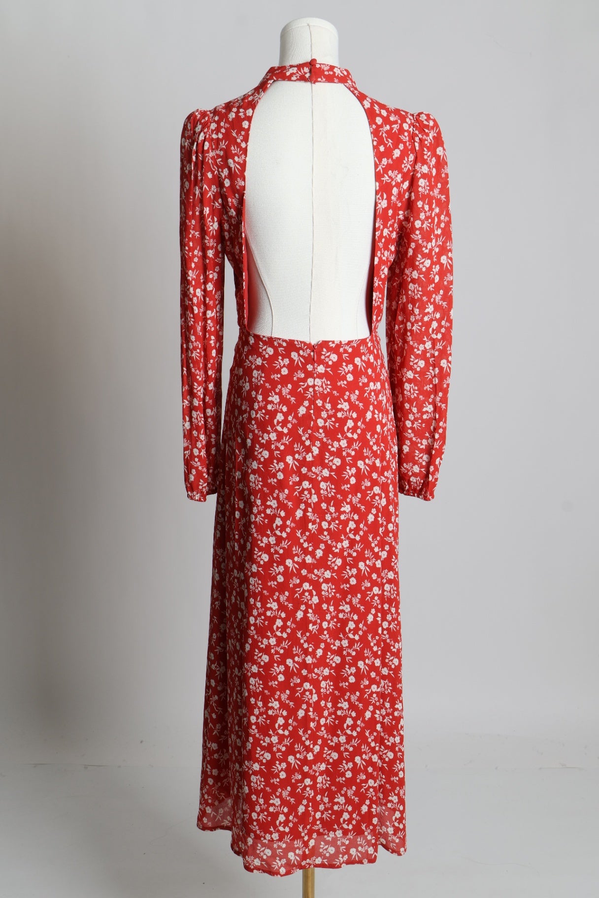 Robe à coupe midi fendue avec motif floral et dos ouvert