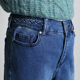Jean à taille haute et à jambes larges avec détails tressés à la ceinture