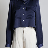 Chemise courte en satin à manches longues