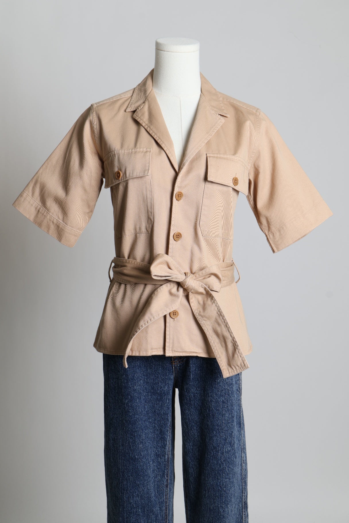 Chemise à manches courtes avec ceinture assortie