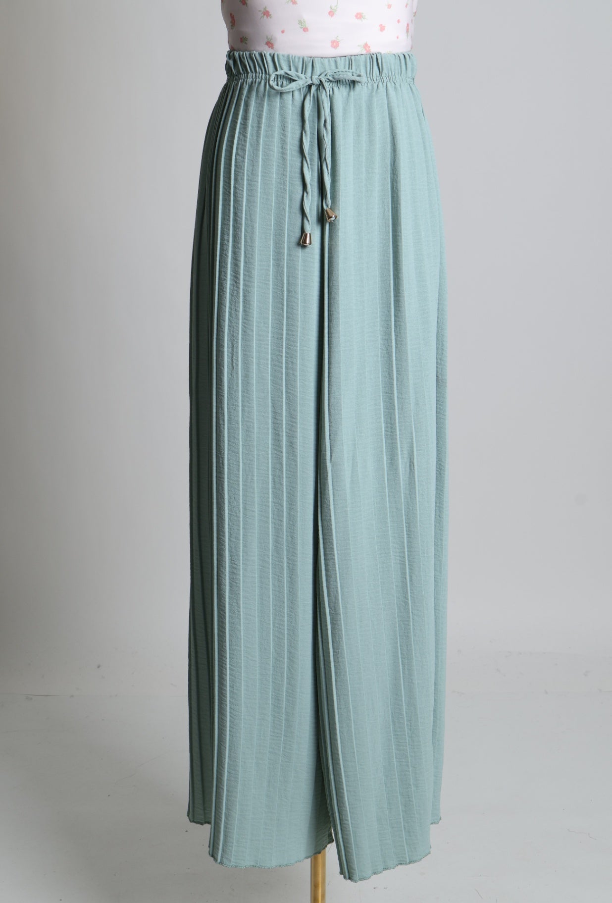 Pantalon ample et plissé