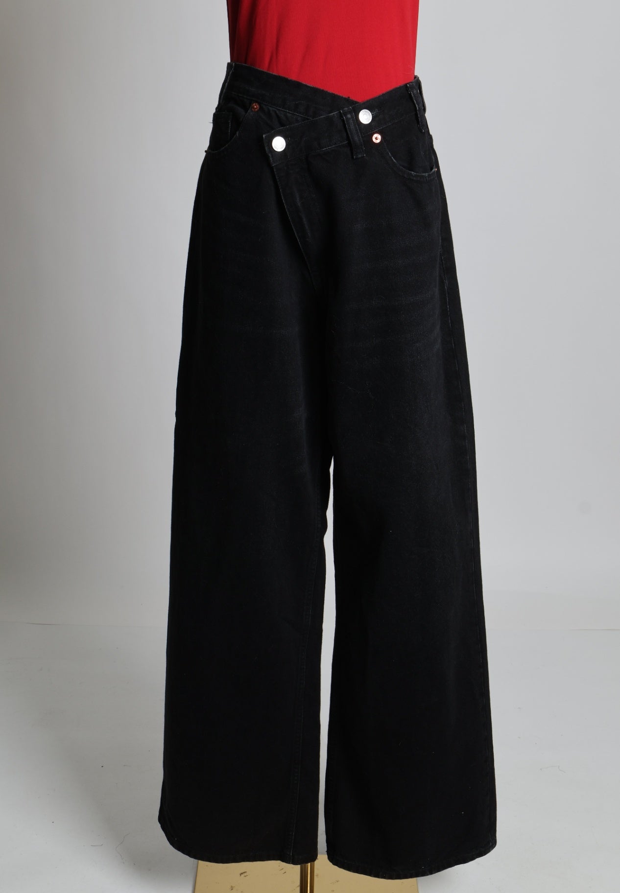 Jean à taille haute et jambes larges