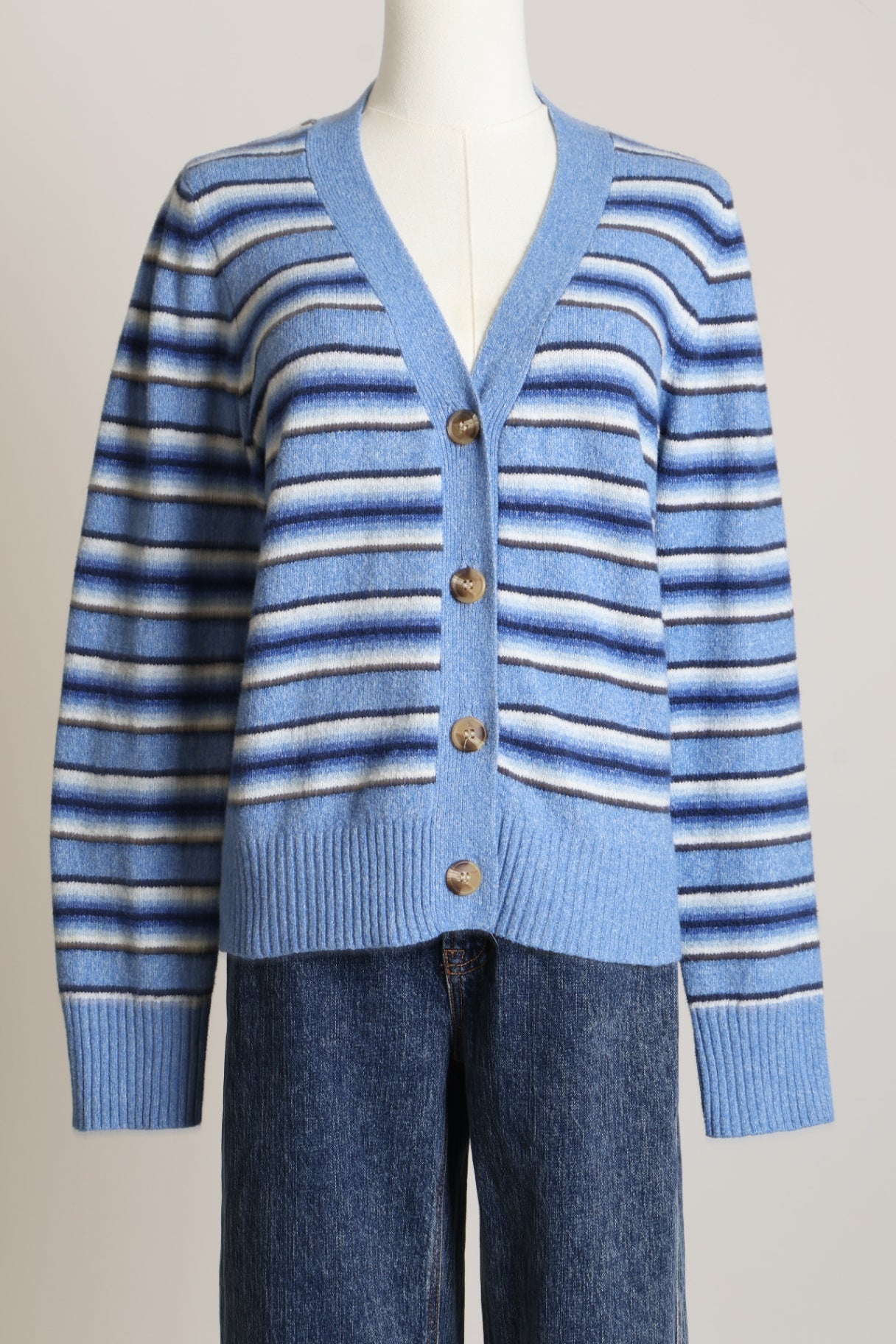 Cardigan avec rayures bleues et blanches