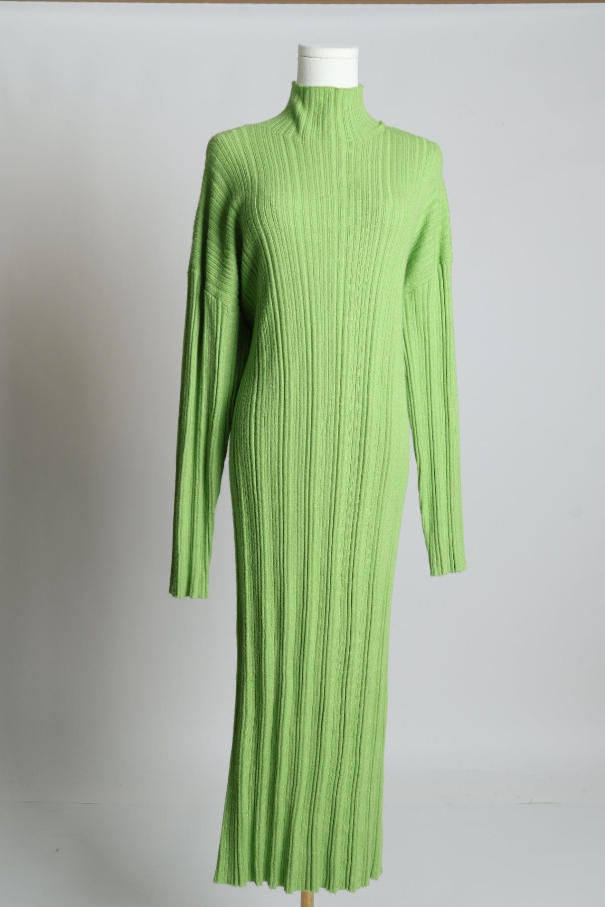 Robe-pull longue en tricot côtelé