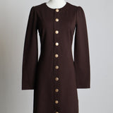 Robe à manches longues et boutons dorés