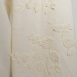 Chandail avec motifs de fleurs brodés