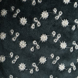 Jupe en velour brodée de petites fleurs