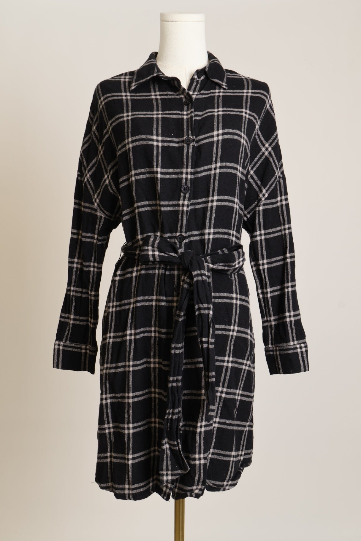 Robe à carreaux avec ceinture assortie