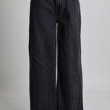 Jean taille haute et jambes larges