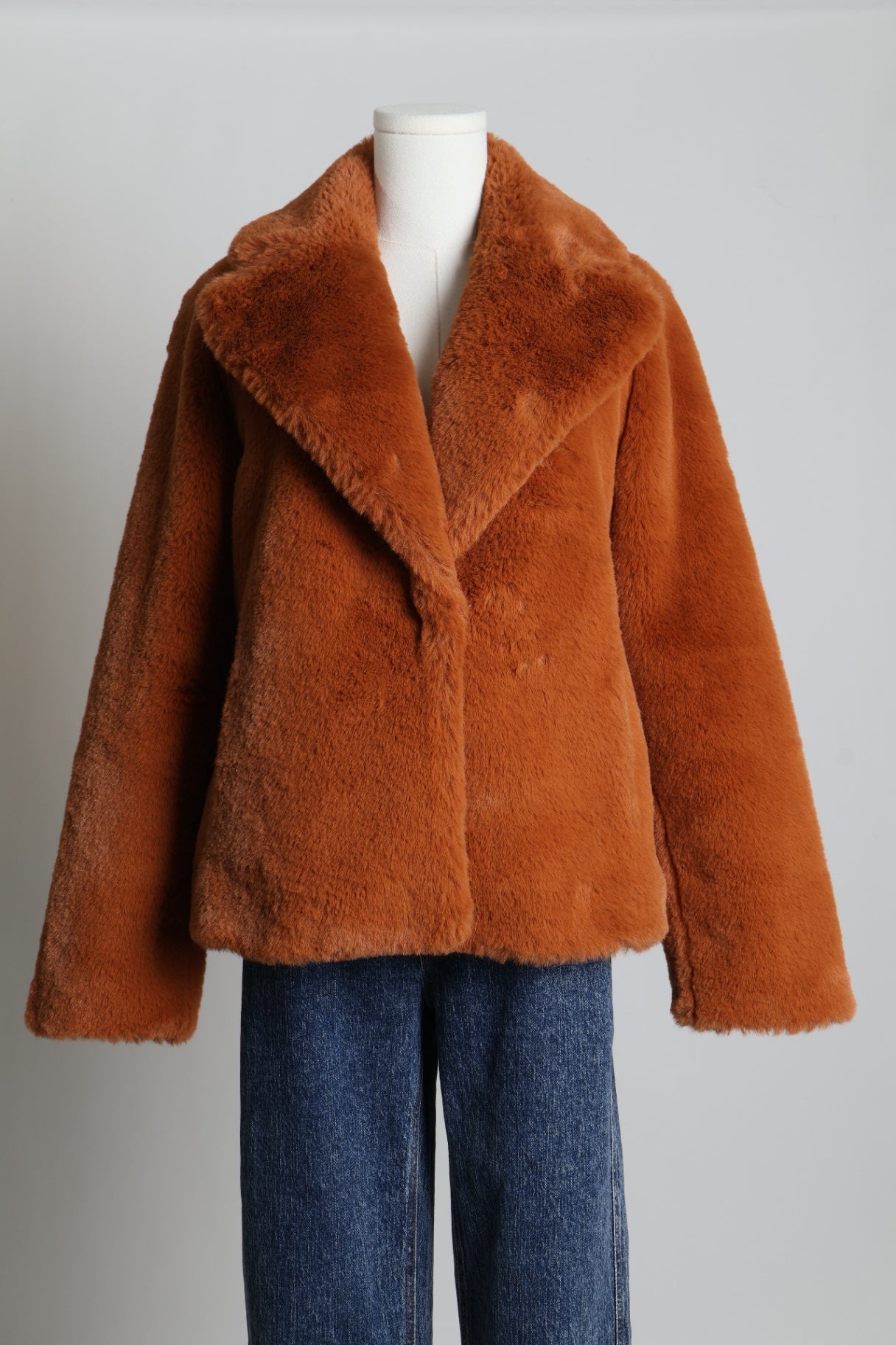 Manteau en fausse fourrure