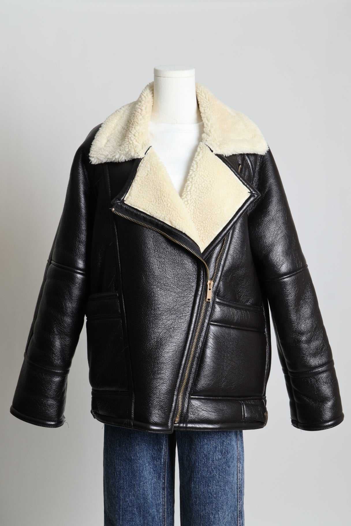 Manteau style aviateur en similicuir et sherpa