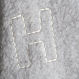 Foulard duveteux avec motif H