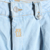 Short en jeans avec boutons sur les poches