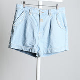 Short en jeans avec boutons sur les poches