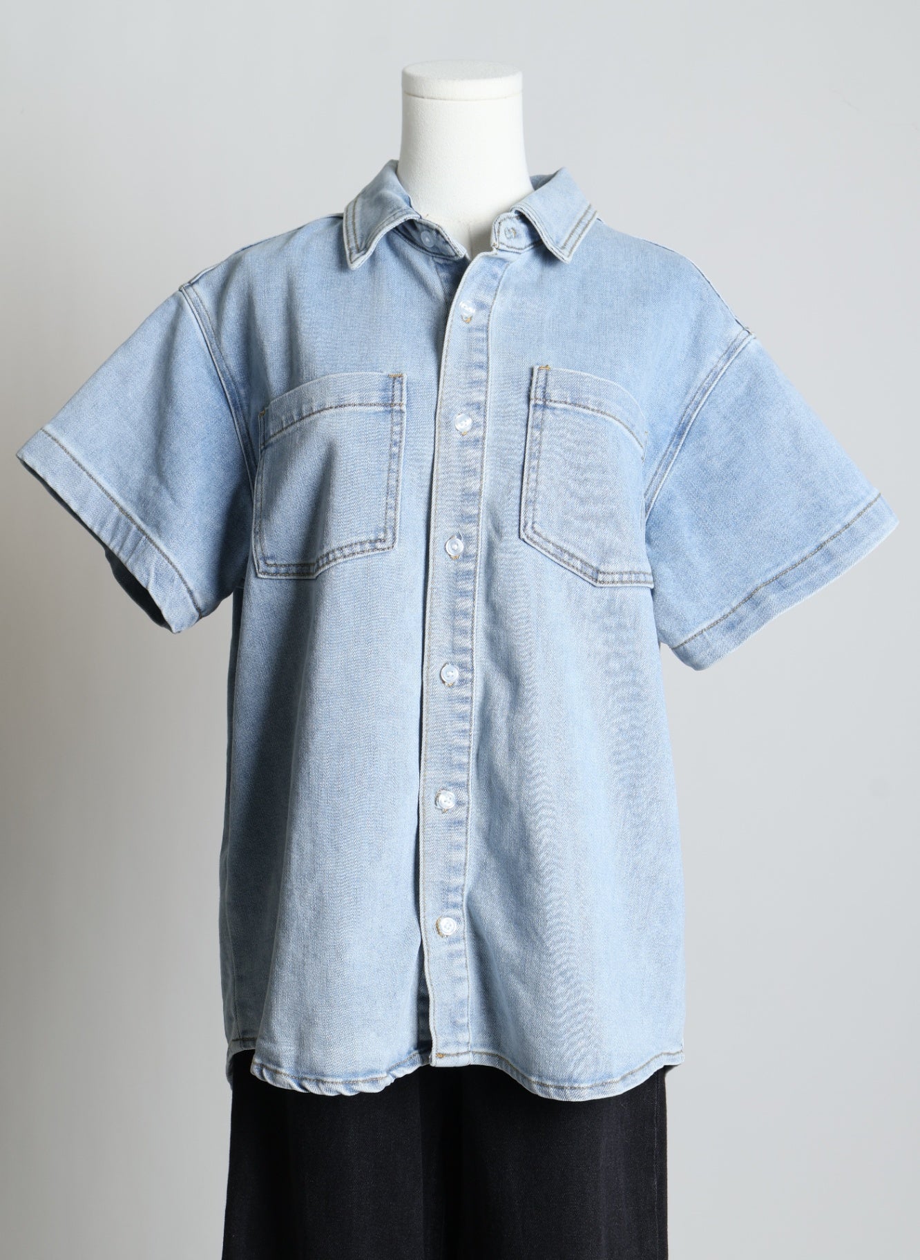 Chemise à manches courtes en denim