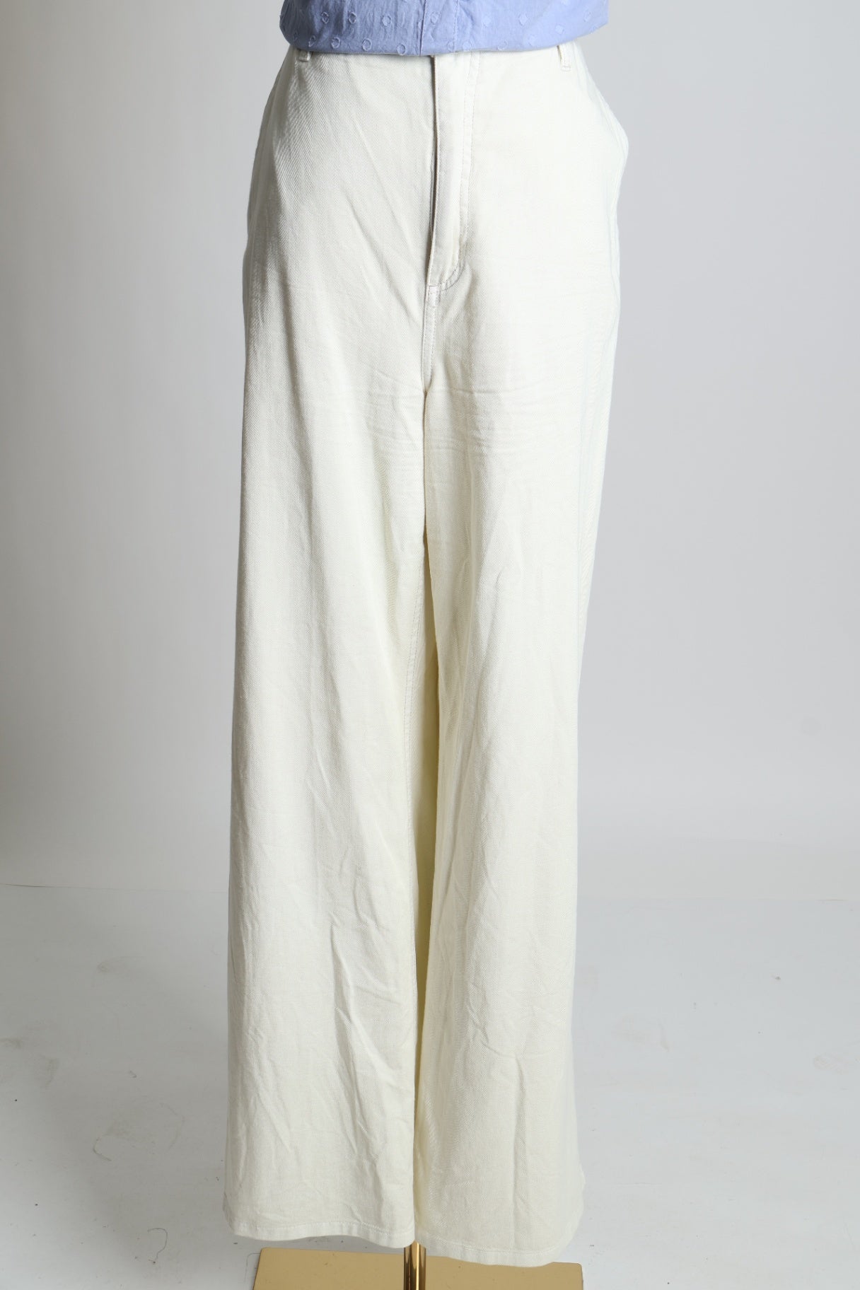 Jean taille haute et jambes larges